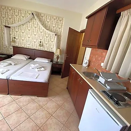 Hera Hotel *
